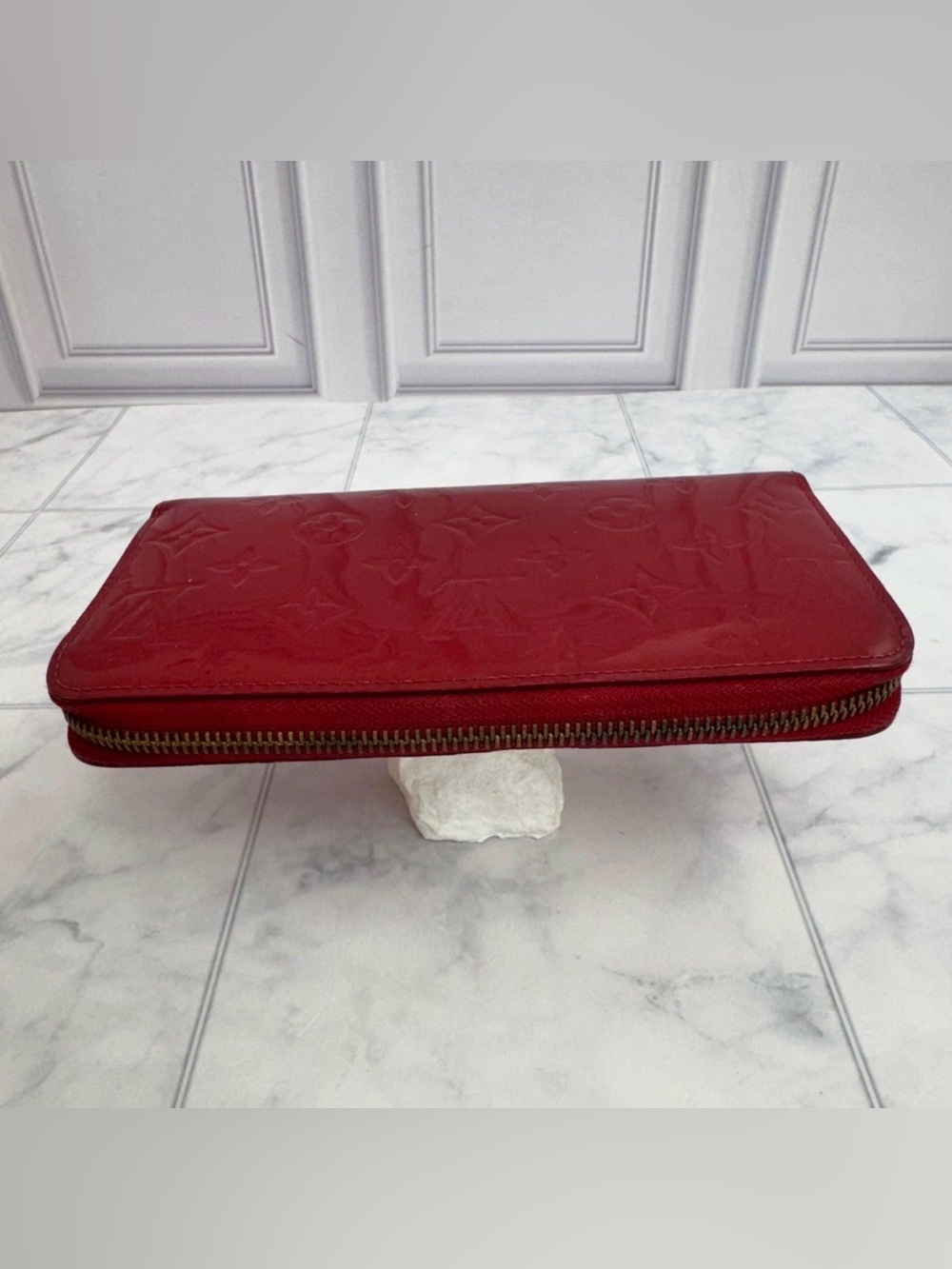 Louis Vuitton Red Vernis Monogram Zippy Wallet - Picture 4 of 13